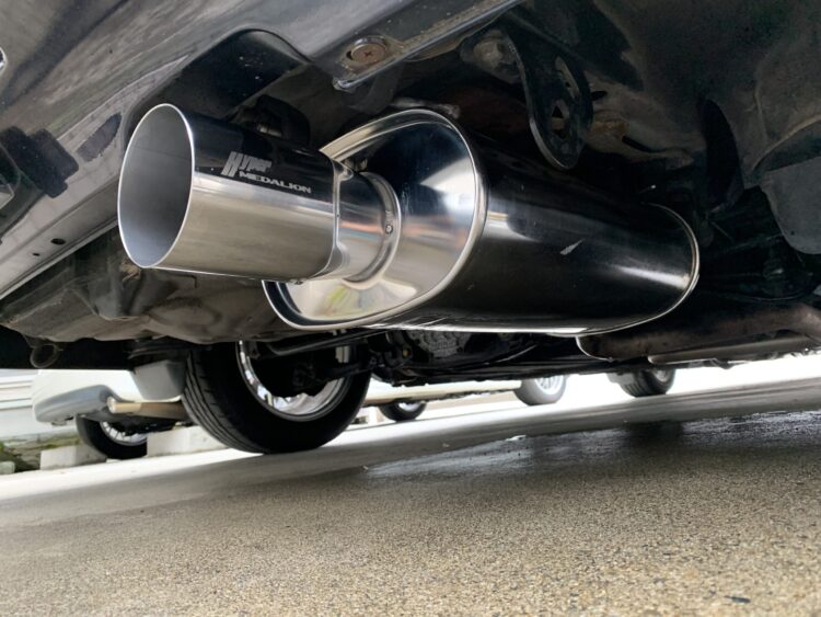 ステンレスマフラーの焼け取り プレリュードが好きなんです